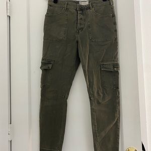 Free People Army green cargo pant in size 31
